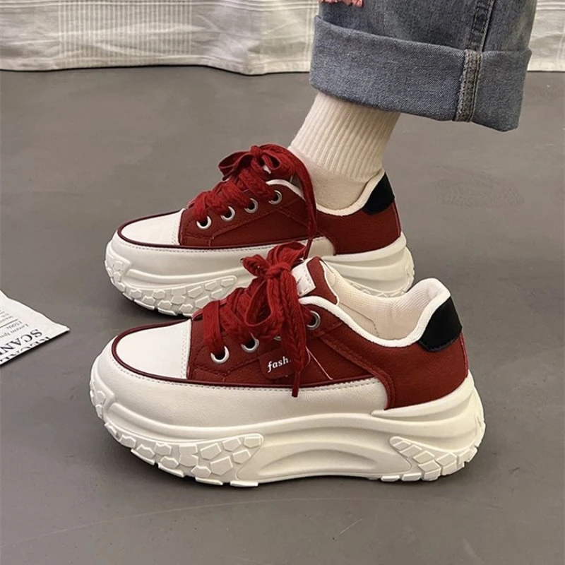 Sepatu Sneakers Putih Tebal untuk Wanita dengan Sol Platform dan Penambah Tinggi 5cm, Sepatu Kasual Unisex untuk Gym dan Aktivitas Luar Ruangan ​