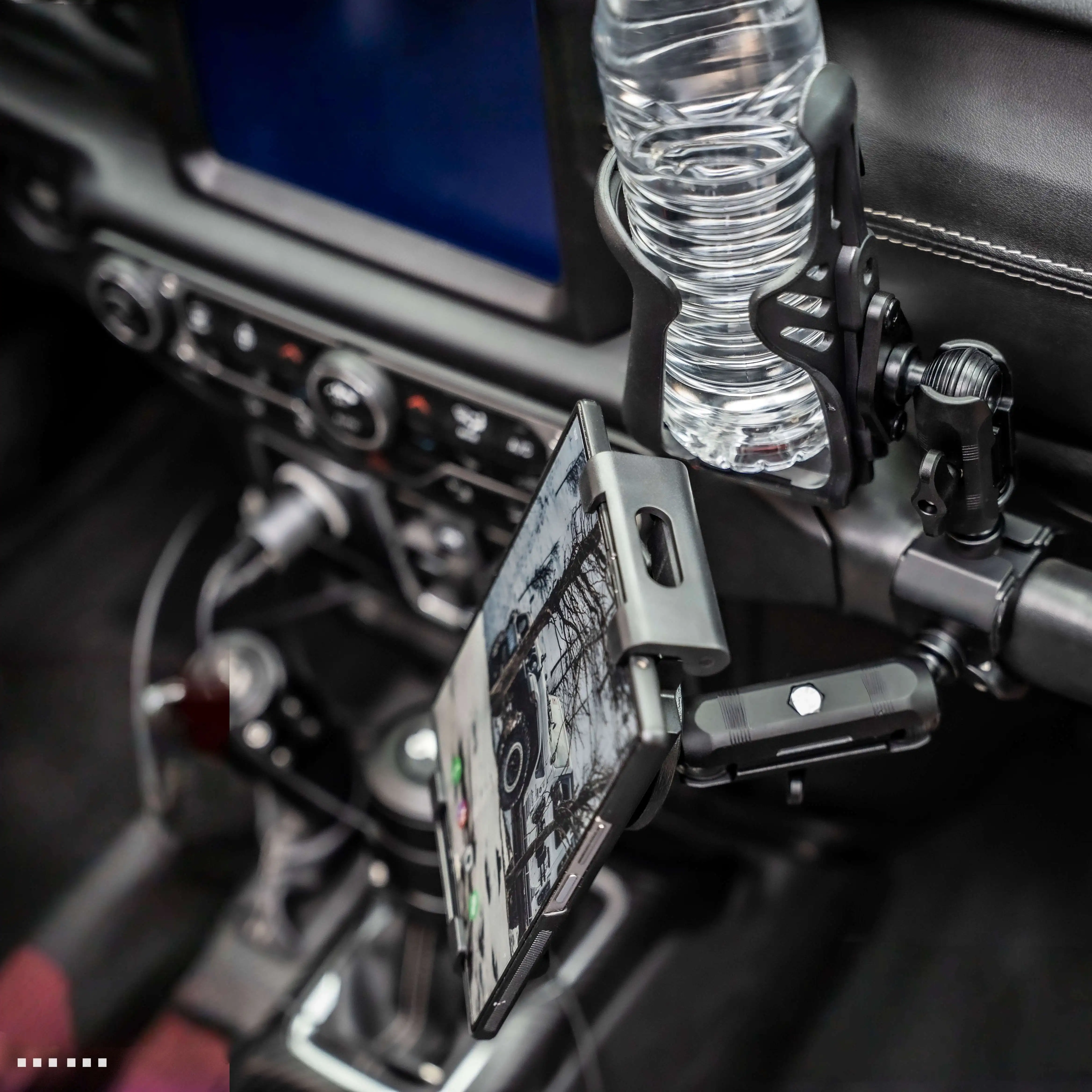 

VAN003 Car Co-pilot Handle Expansion Storage Box Multi-Function Cup Phone Holder Stand for Jeep Wrangler 18-23 Accessories