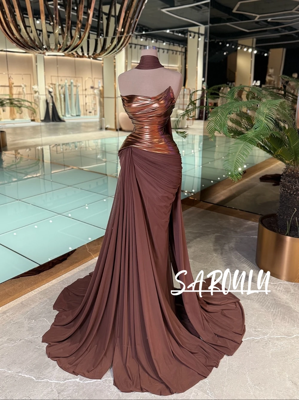 

Ruched Metallic Strapless Evening Dress Fashionable Long Brown Maxi Cocktail Gown With Draped Train For Gala Customized