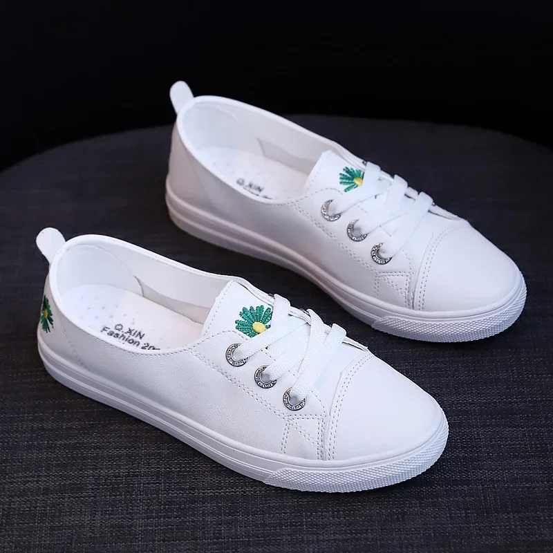 2024 Spring And Summer Shallow Mouth White Women's Shoes Lazy Sneakers New Spring All-match One Pedal Flat shoes