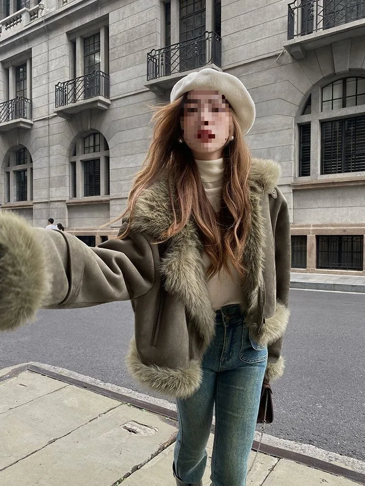 Mode coréenne fourrure haut d'hiver vêtements d'extérieur pour femmes femmes court Style motard fourrure et cuir veste minceur