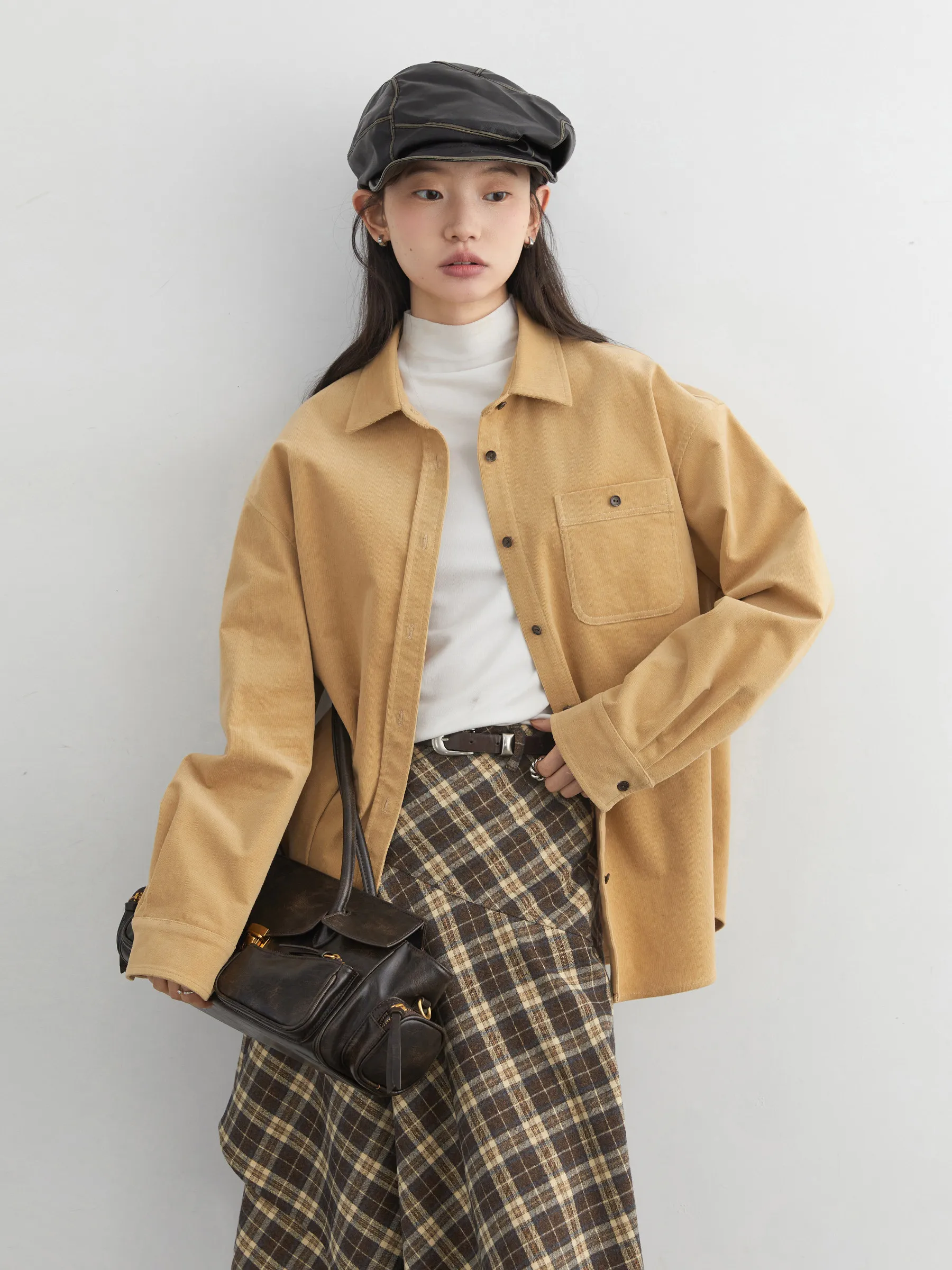 เสื้อเชิ้ตผู้หญิง CHIC VEN รุ่นใหม่ กระดุมแถวเดียว สไตล์เรโทร ทรงหลวม สบายๆ ผ้าลูกฟูก แขนยาว เสื้อผู้หญิง สำหรับฤดูใบไม้ผลิ ฤดูใบไม้ร่วง ปี 2025