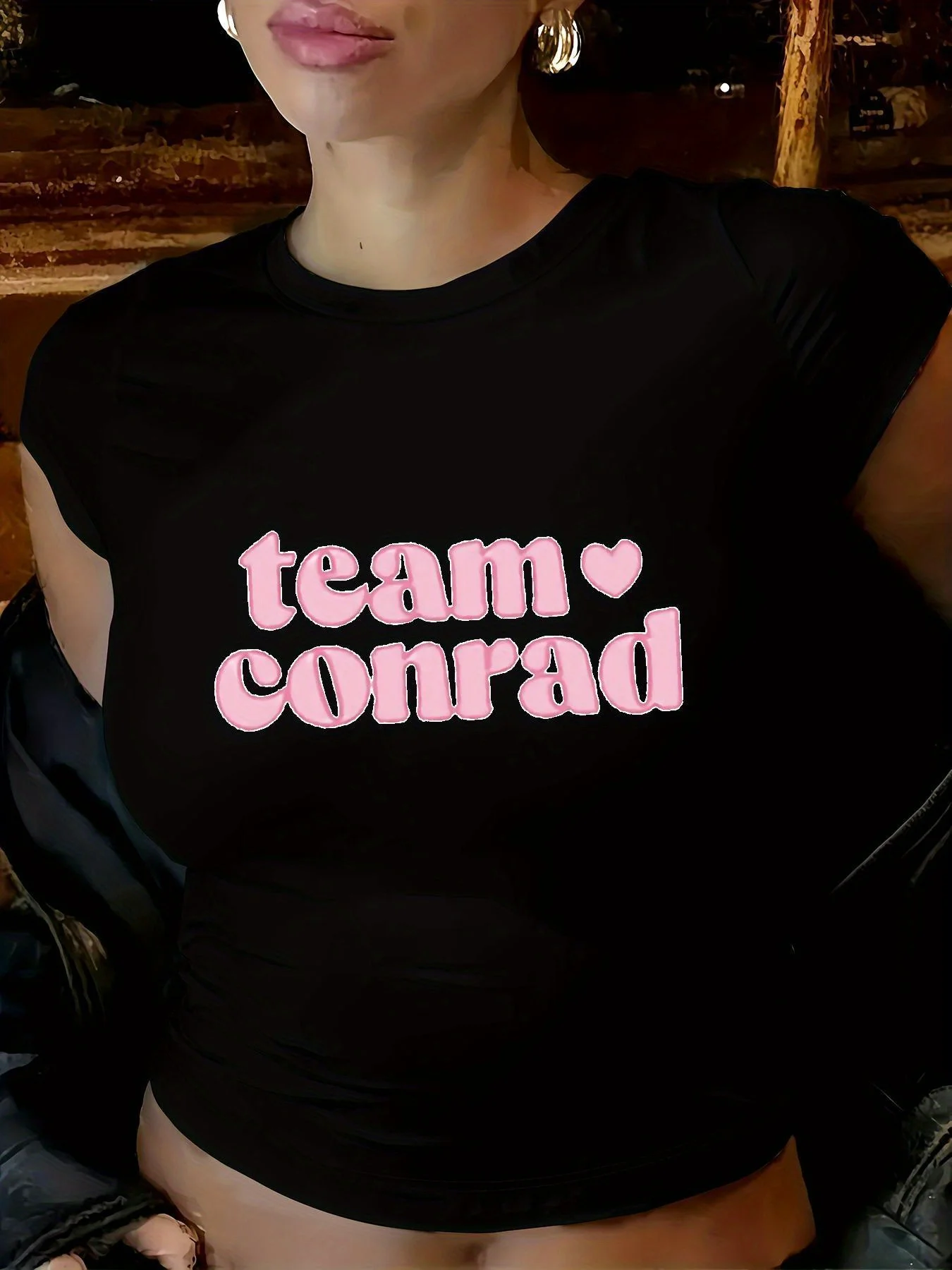 

Женская укороченная футболка с принтом «TEAM CONRAD» в стиле Харадзюку, повседневная одежда с короткими рукавами, уличные топы, футболки, эстетичная одежда