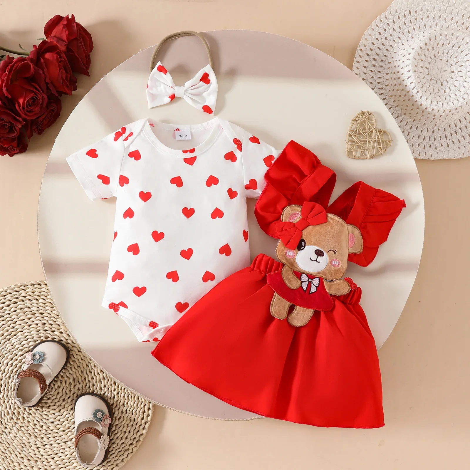 

Baby Jumpsuit, Shoulder Strap Skirt Set, Baby Girl's Love Short Sleeved Triangle Ha Yi Xiong Zhangzai Lotus Leaf Edge Jumpsuit