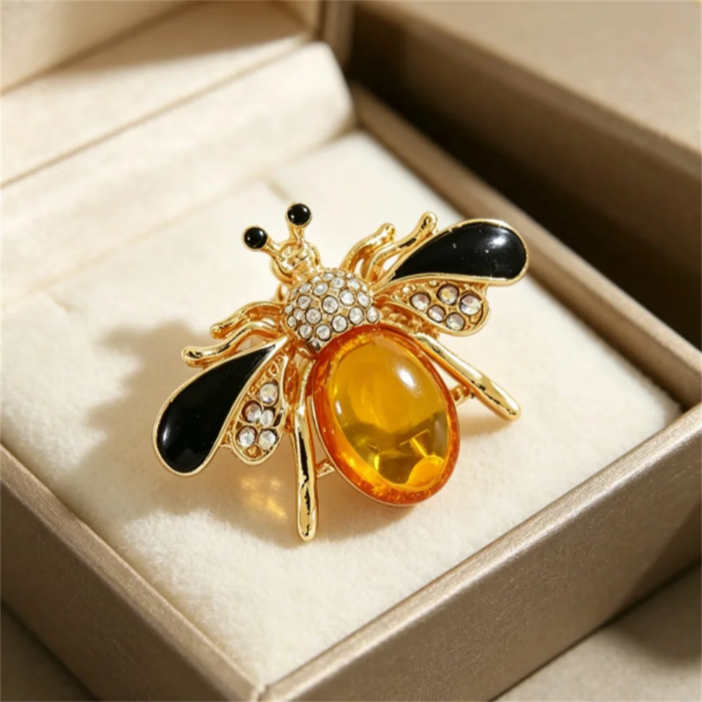 Fashion Bee Brooch For Women Insect Lapel Pin Corsage Clothing Accessories Dating Party Festival Accessories Gift Badge