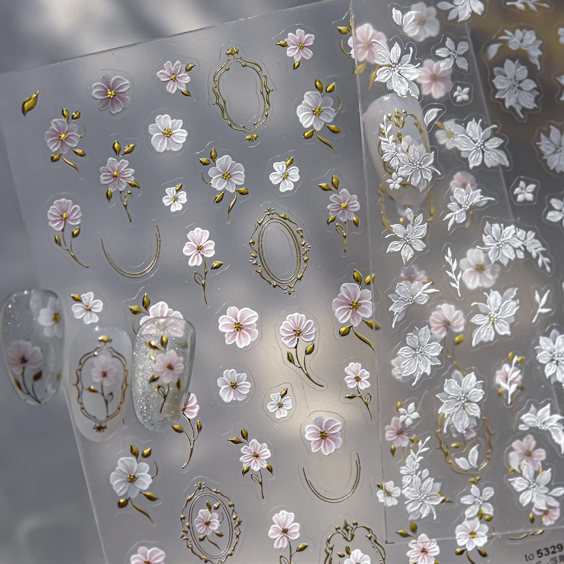 Fiore di camelia dorato Bordo vintage Tenero Petalo bianco Foglie Fiore di pesco Giglio Adesivi per nail art Decorazioni Decalcomanie per manicure