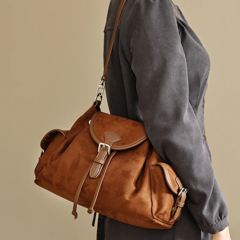 حقائب يد نسائية من جلد الغزال الصناعي على الطراز الإنجليزي، حقائب يد ومحافظ فاخرة بتصميم جديد لعام 2026، حقيبة كتف متعددة الجيوب مزينة بمسامير برشام عتيقة جودة عالية ًالشحن مجانا وصول الشحن السريع #3