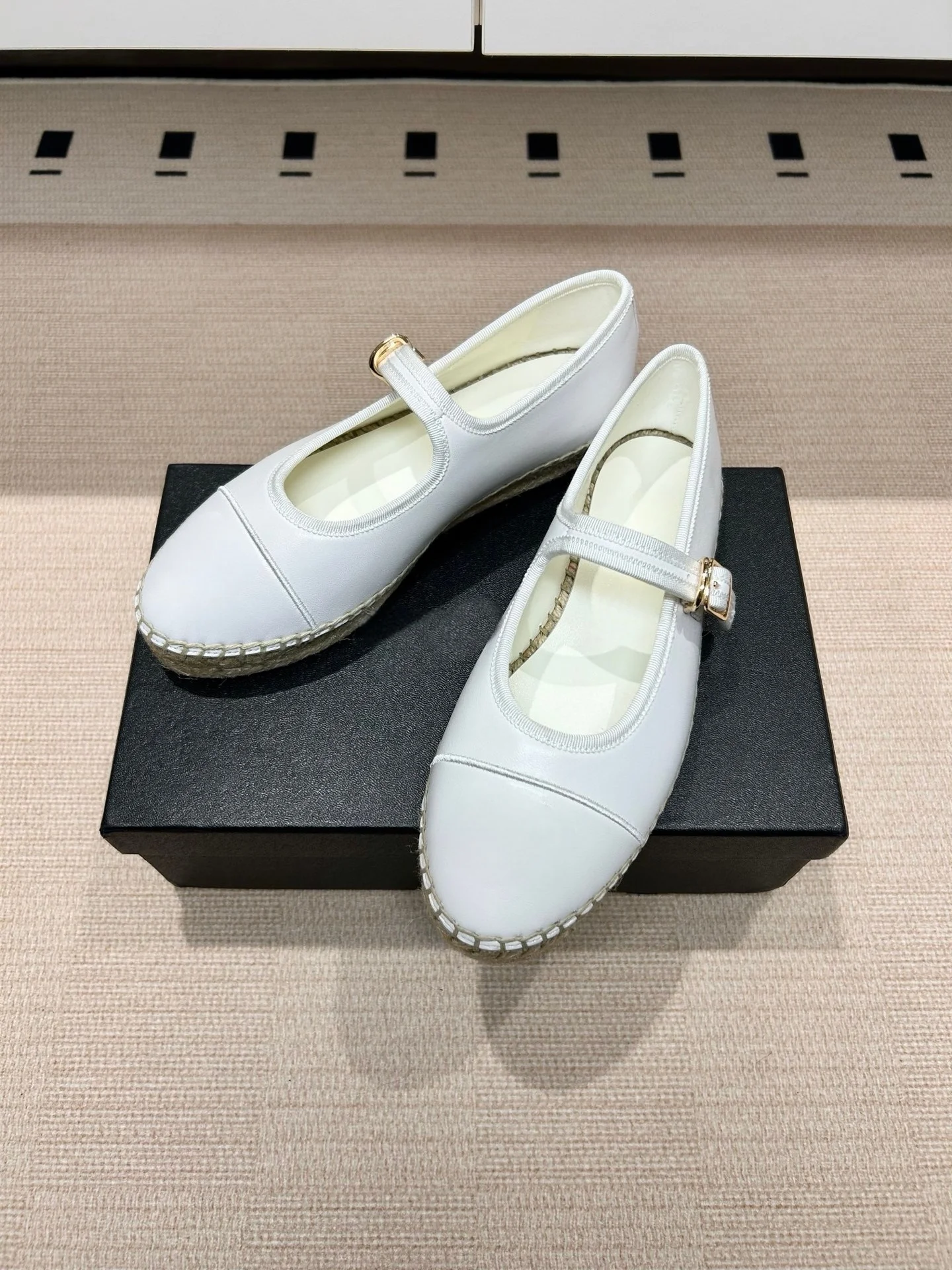 高級ブランドの女性用フラットシューズ カジュアルシューズ フラットシューズ スタイリッシュな通勤靴 ハイキングシューズ エスパドリーユ シープスキンアッパー カジュアルフラットシューズ 1