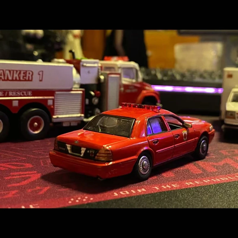 1:64 2001 포드 크라운 빅토리아 인터셉터 높은 시뮬레이션 합금 자동차 모델 소장 장난감 선물 수집품 어린이 장식품