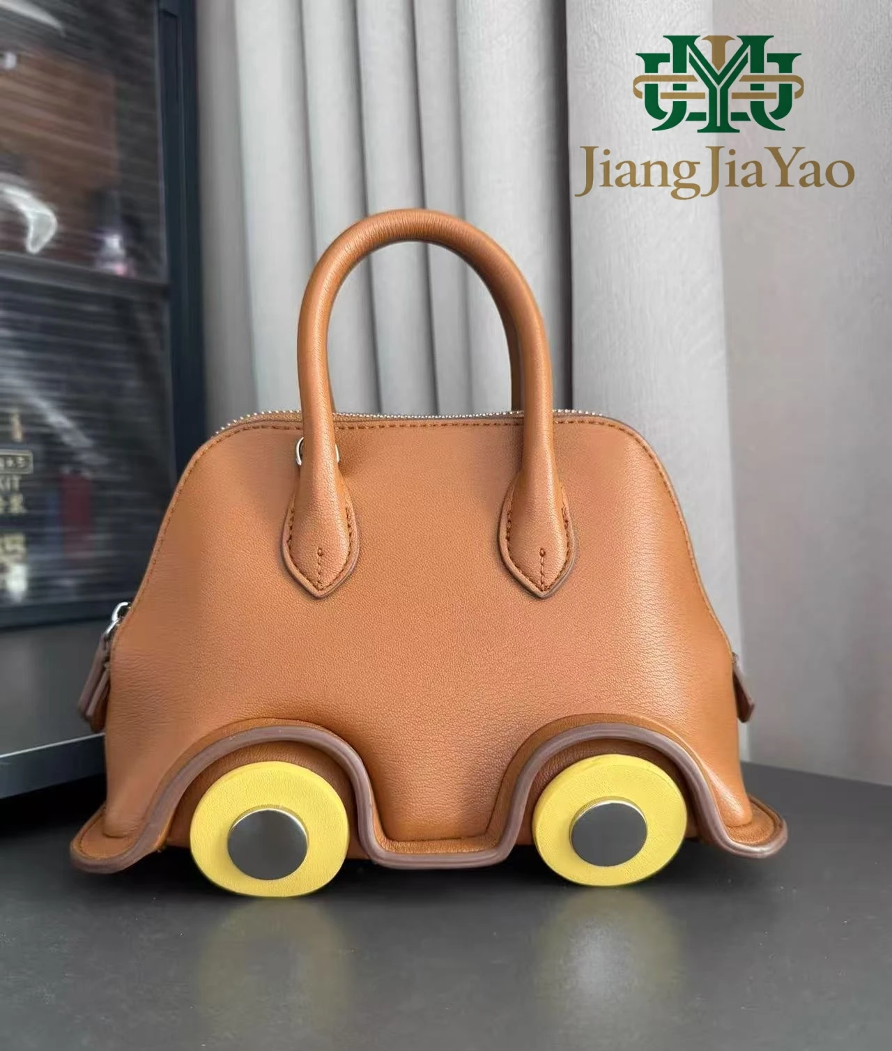 

Niche Design Light Luxury Women's Bag 2026 Summer New Ladies Fashion Wheel Shell Charter Wheel Small Handbag Female