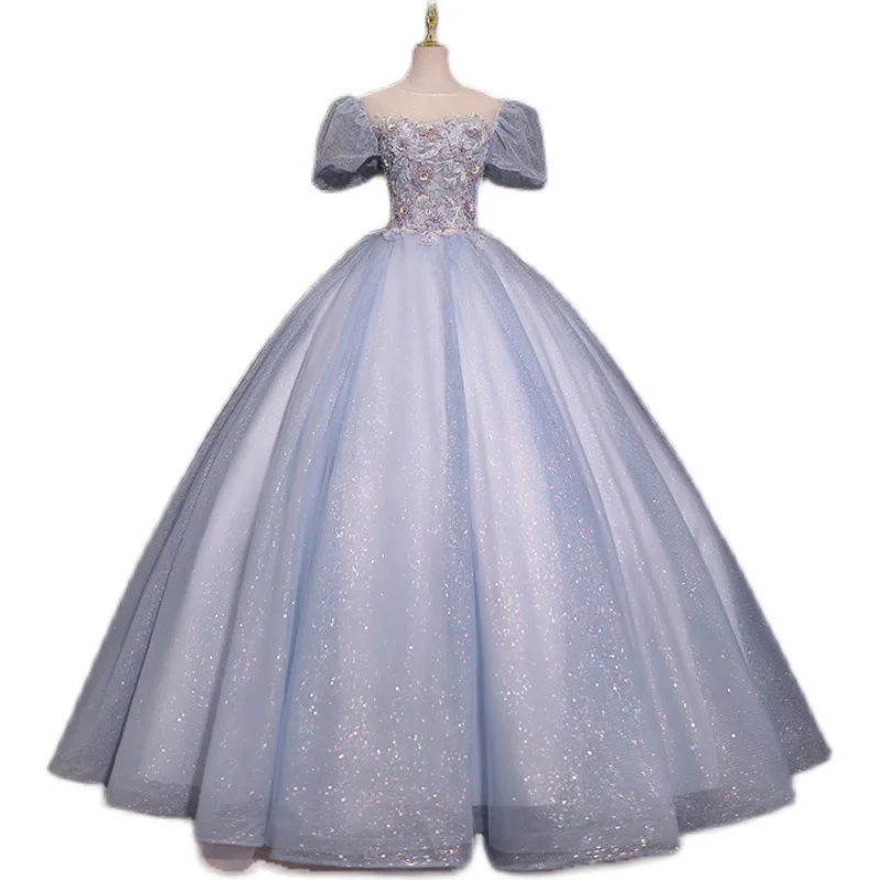 Sukienka wieczorowa z niebieskimi bufiastymi rękawami, sukienka na występ solo wokalne, strój na egzamin artystyczny wokalny, spódnica Pong, sukienka dla prowadzącej na dorocznej spotkaniu, damska