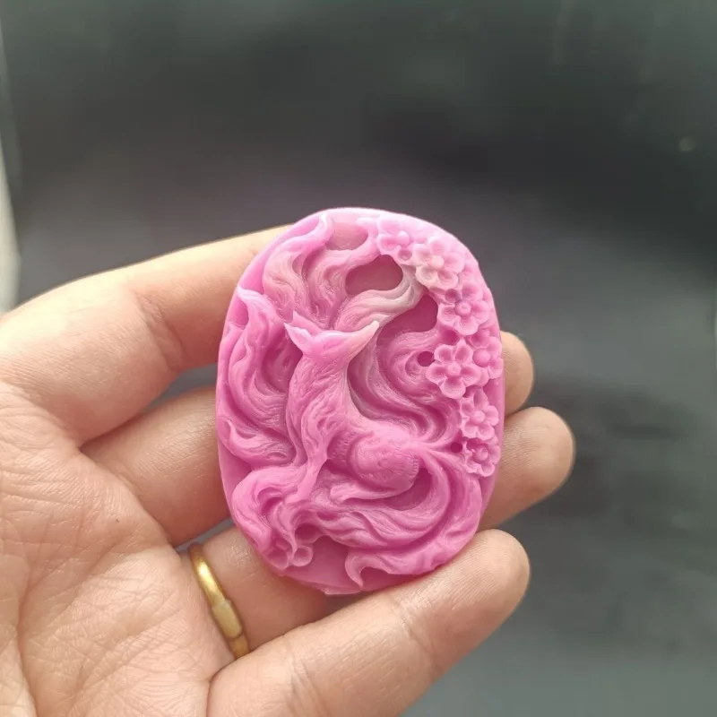 

The New Natural Colorful Salt Source Agate Nine-tailed Fox Pendant Is Popular.