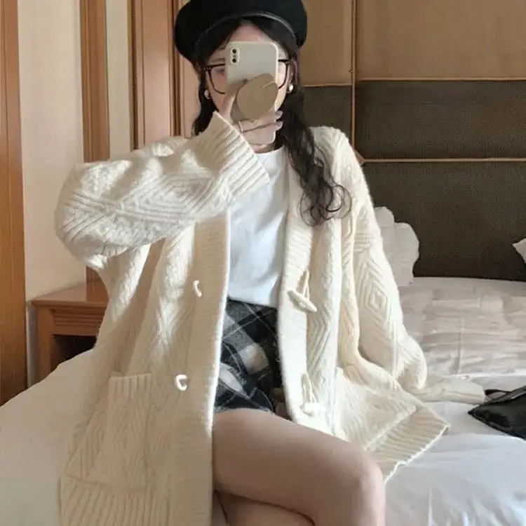 

Lazy Style Horn Button Knitted Cardigan Women 2024 Spring Autumn New Mid-Length Loose Niche Design Long-Sleeved Outer Jacket