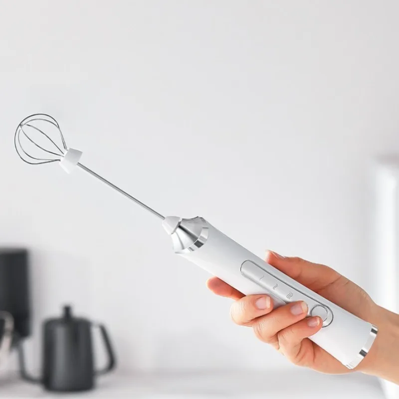 ハンドヘルドミルク泡立て器 コーヒー用 充電式電動ドリンクミキサー 3つのヘッド付き ワイヤレスコーヒー泡立て器 カプチーノや卵用