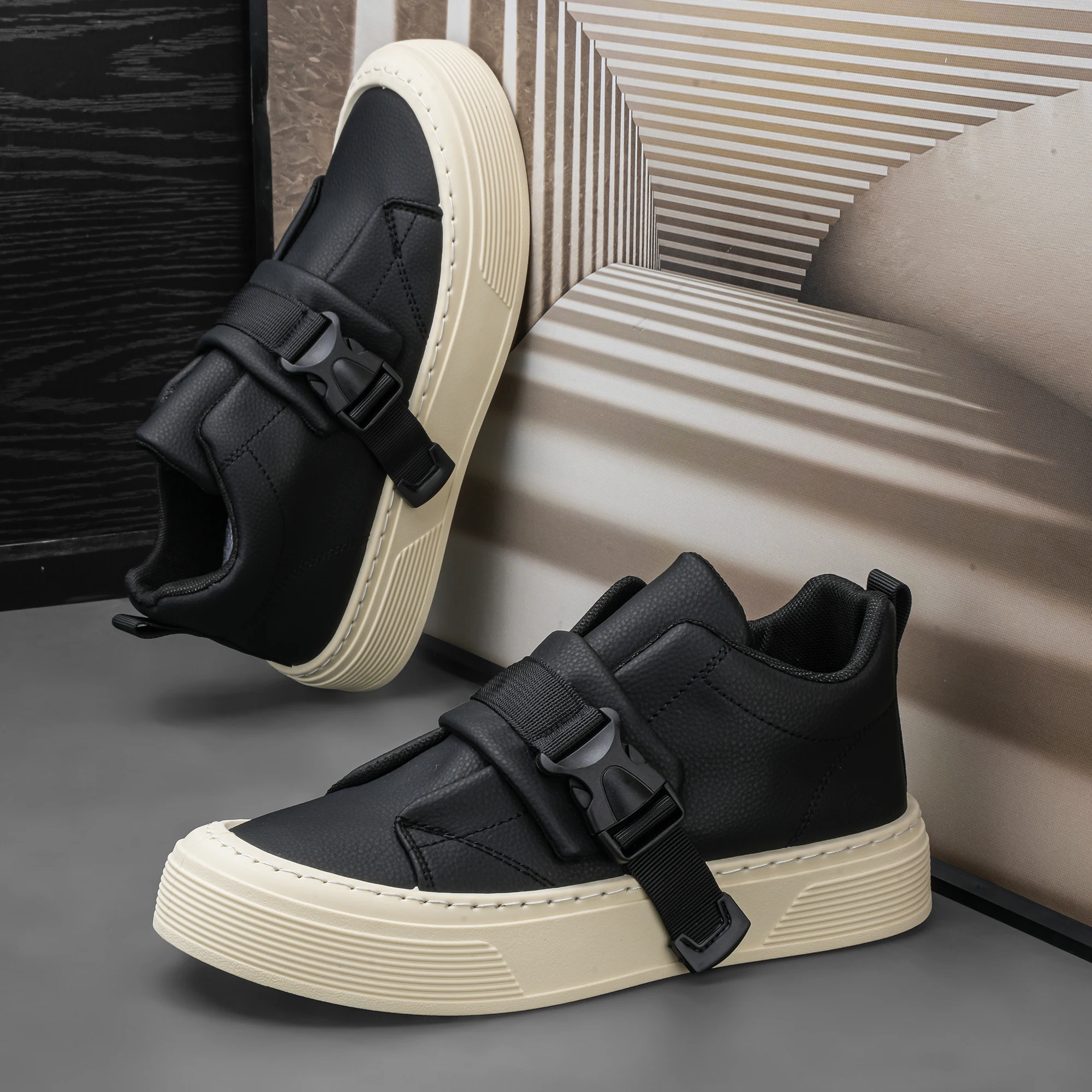 

Мужские легкие повседневные туфли, стильные кроссовки для бизнес-кэжуал образов, размеры от 39 до 46.