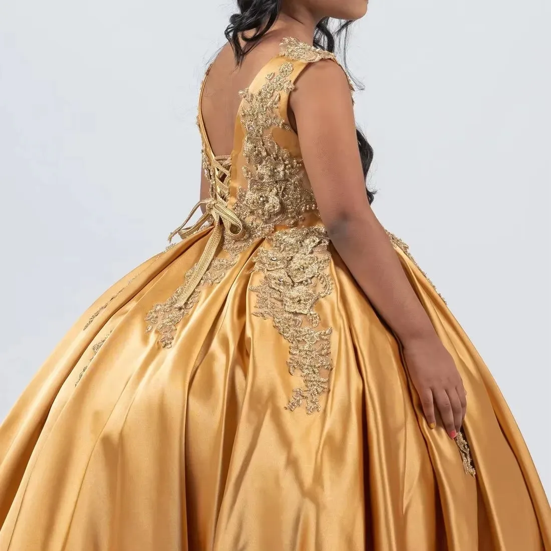 Customized Gold Flower Girl Dresses For Wedding Appliques Satin Backless Floor Length Elegant First Communion Banquet Ball Gown