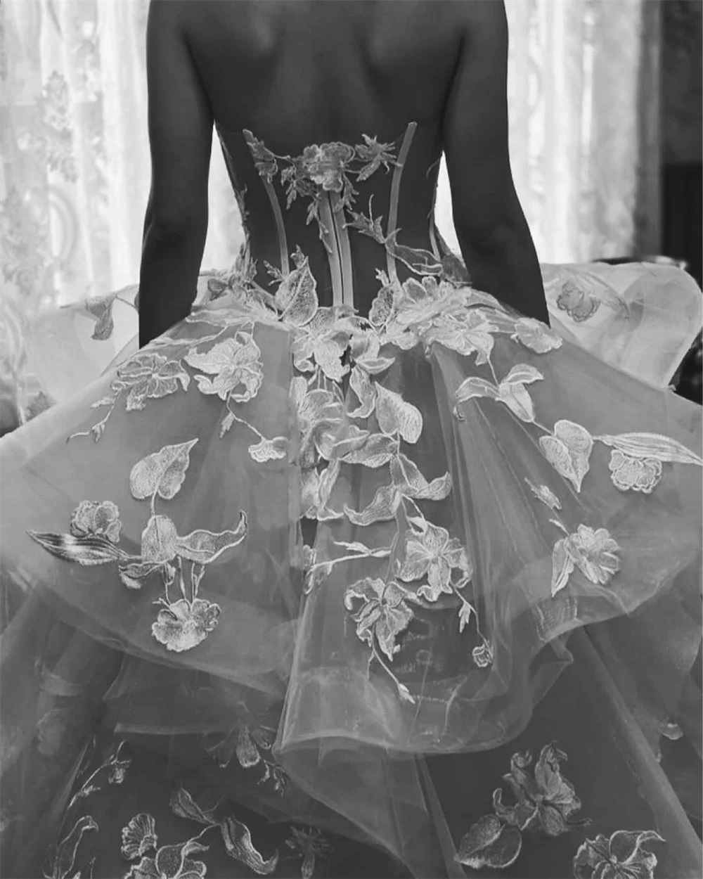 Vestidos de novia elegantes personalizados con cuello en forma de corazón de Tokio, vestidos de novia sin mangas con cremallera de flores, vestidos de novia de tul blancos de corte a