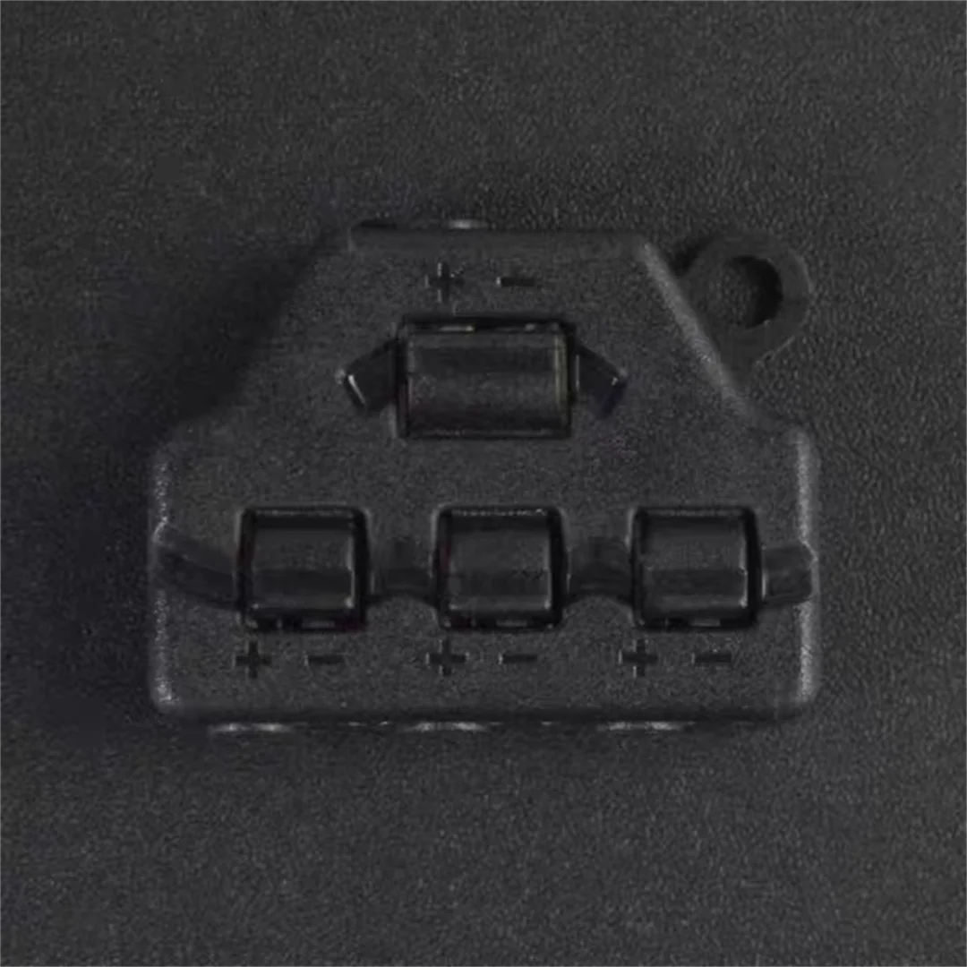 Direct insertion wire connector (one in, three out)