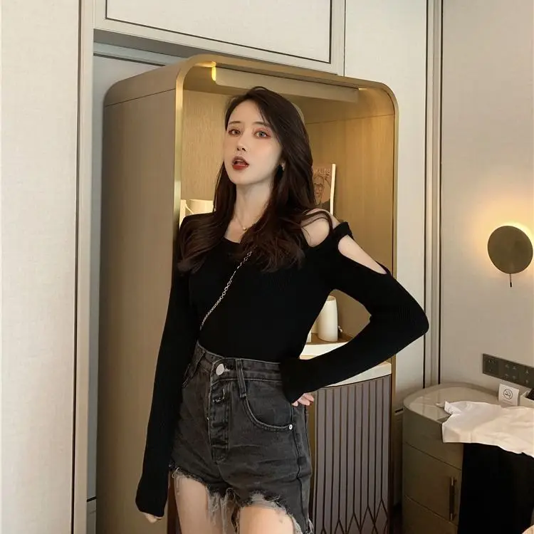 New Autumn and Winter Pure Black Sexy Shoulder Thin Tight Long -sleeved Top Korean Slimming Versatile Bottom T -shirt Women