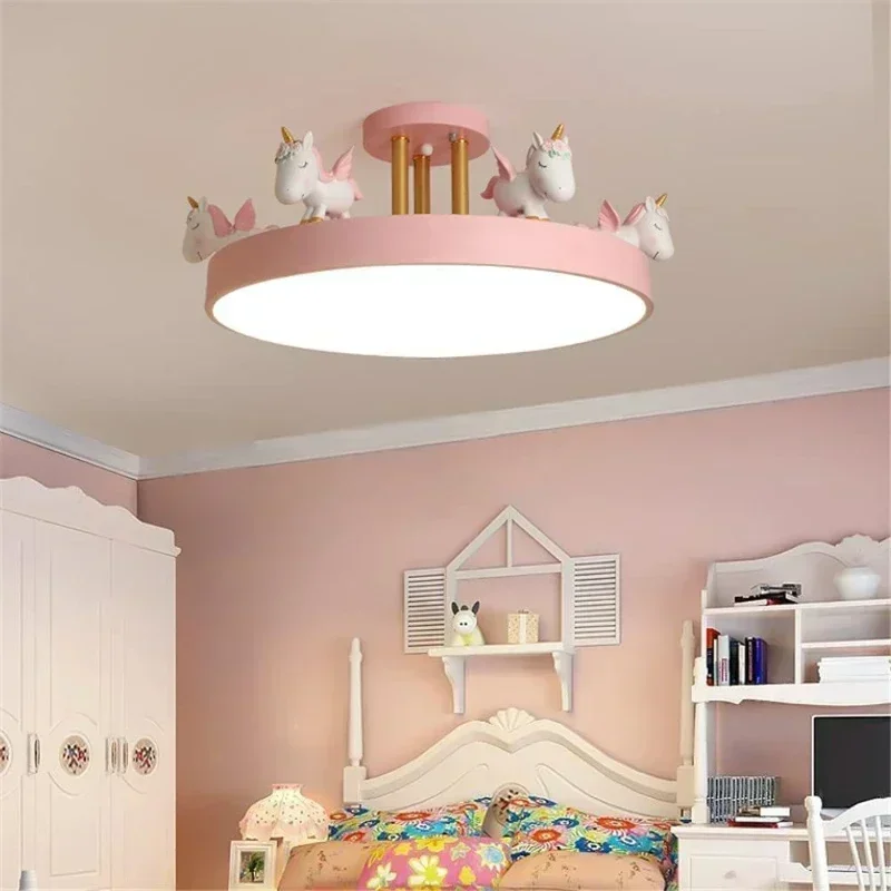 Plafoniera moderna a LED Camera dei bambini Lampada per unicorno in resina per cartoni animati per bambini Soggiorno Sala da pranzo Apparecchio di illuminazione per decorazioni per la casa in ferro