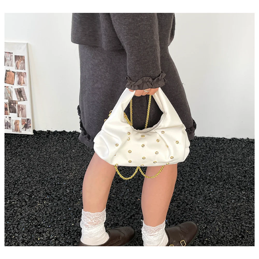 

2026 New Cloud Puff Bag Luxury Crystal Chain Strap Adjustable Shoulder Crossbody Bag Cute Edgy Fashion Purse for Party Daily Use