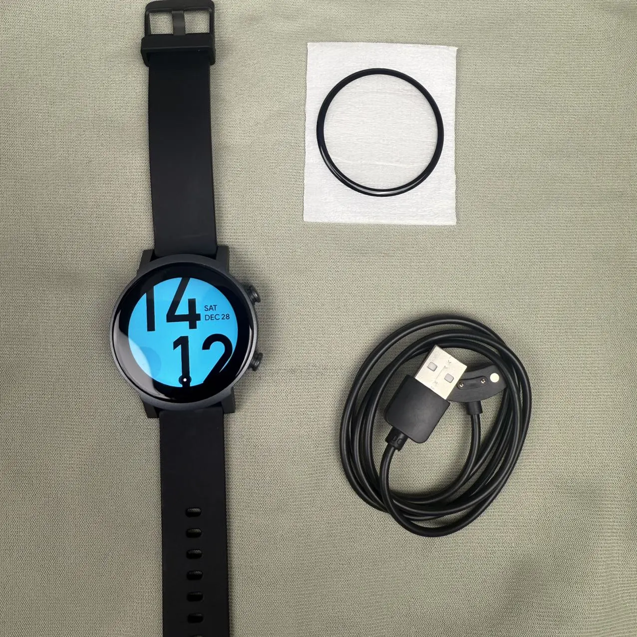 Mobvoi TicWatch E3 WH12068(It's used second hand.) smartWatch Sports function/running/cycling/fitness/heart rate/blood oxygen