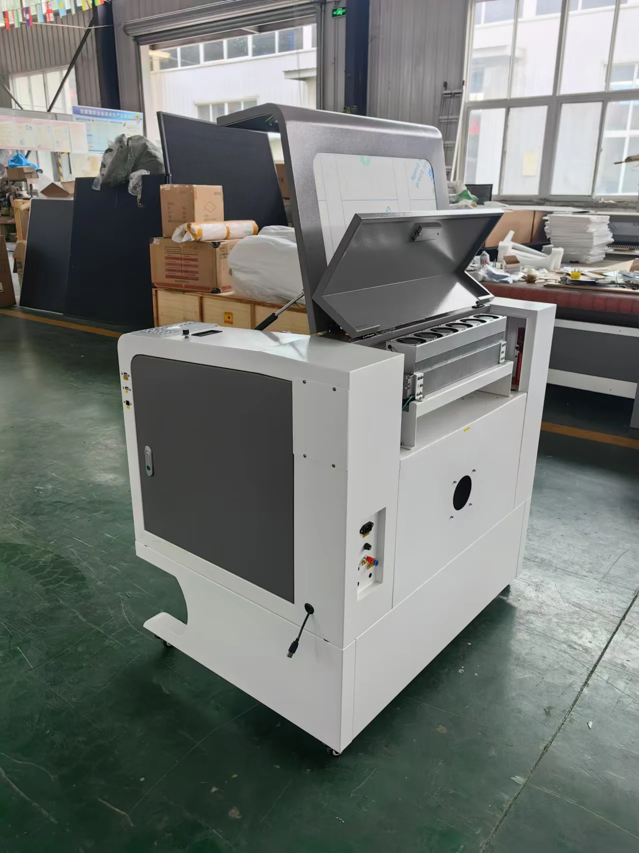 CO2 Lasergraveermachine Automatisch scherpstellen CNC CO2 Lasersnijmachine