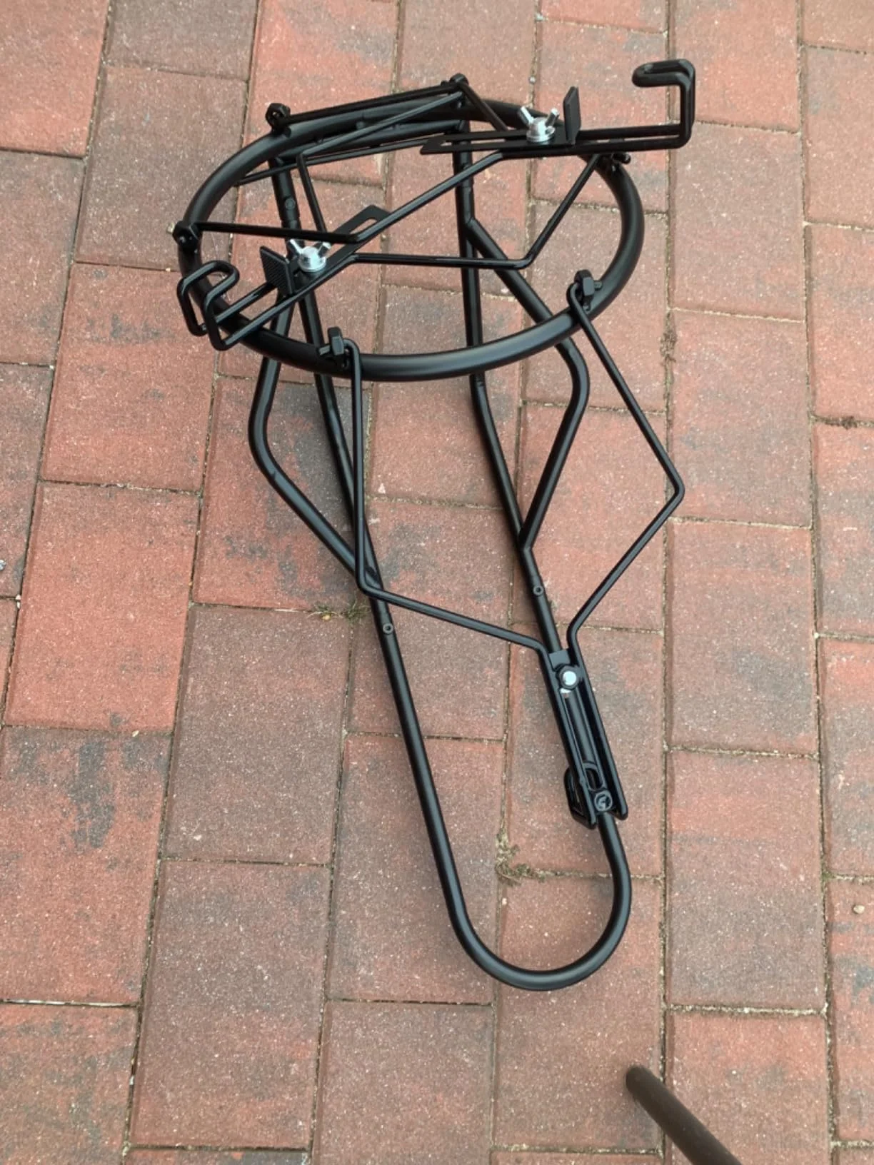 バスケットボールリターンアタッチメント 高耐久リバウンダー 3つの安定した大型フック付き 耐久性のあるアクセサリー 18インチリムバスケットボールトレーニング用