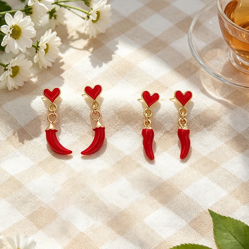 Golden Double-Layer Solid 3D Red Heart Chili Pepper Oil-Drip Earrings, Heart-Shaped Red Chili Pepper Symbolizing Prosperity, Sweet and Cool Style for Young Girls, New Year Dangle Earrings