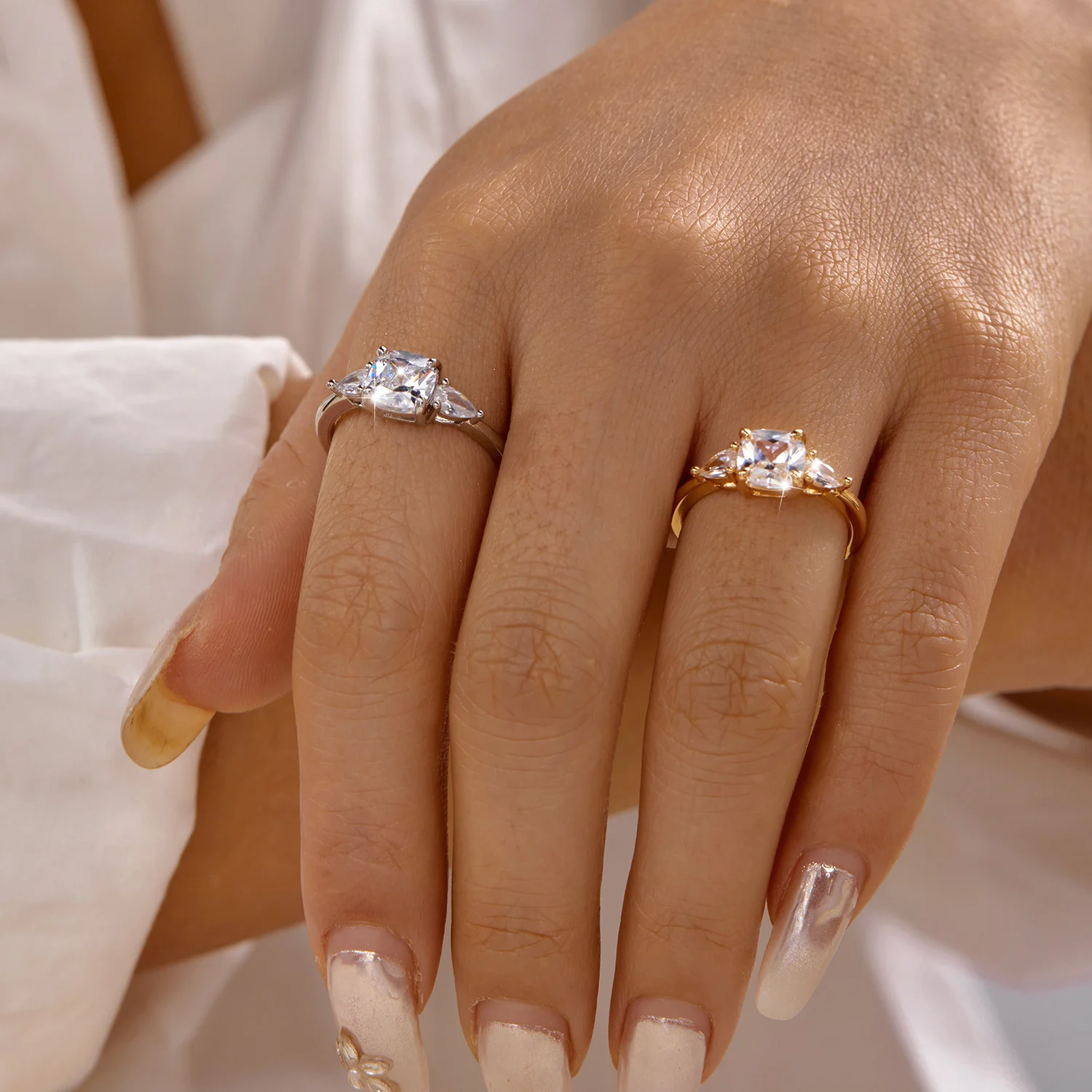 Zarter Brillanter Ring für Frauen Klassischer Messing-Zirkon Birnenförmige Seitensteine Minimalistischer Eleganter Alltags- und Versprechensschmuck – Detail 6