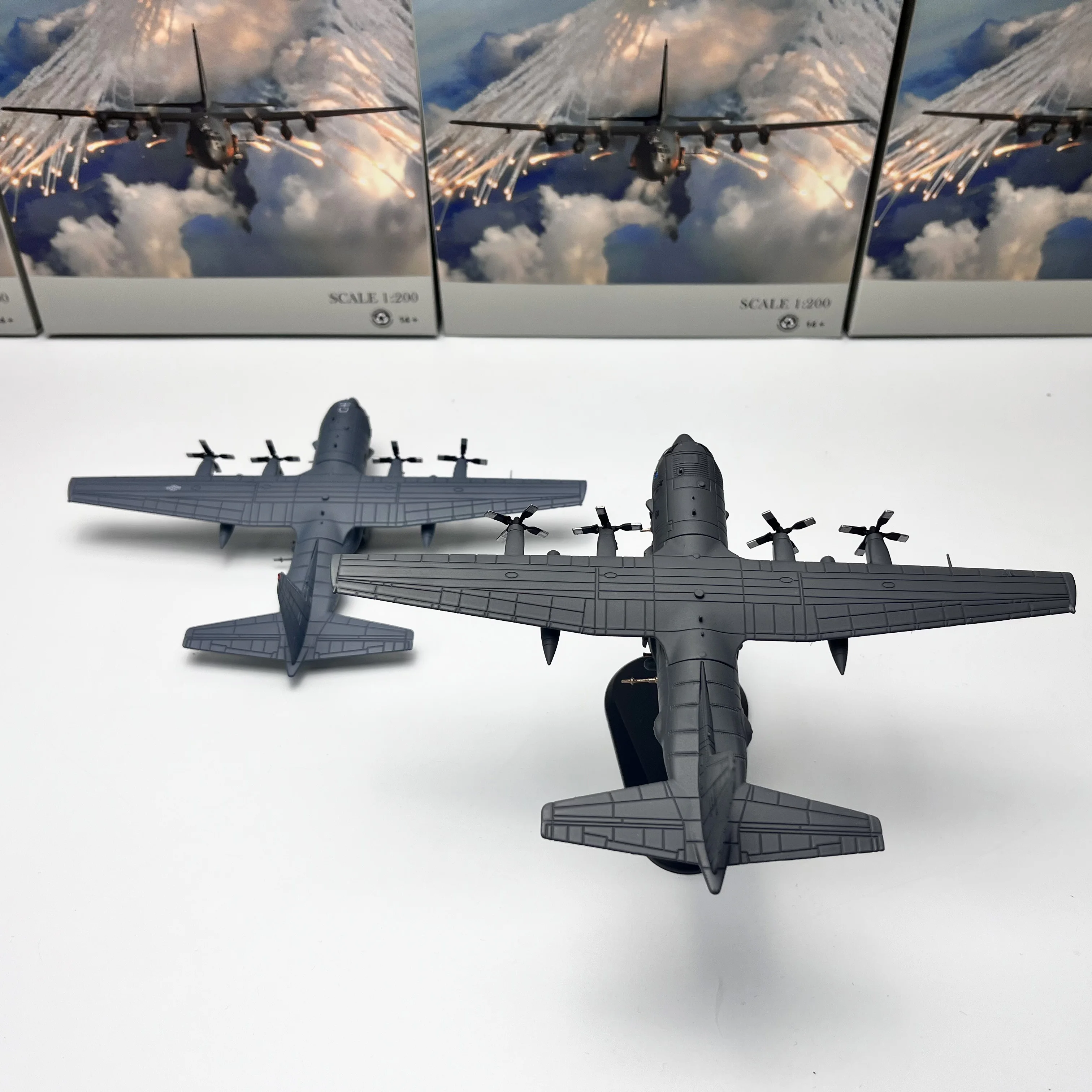 1/200 مقياس AC-130 الجوي قارب البندقية هجوم الطائرات AC130 لعبة مجسمة المشجعين الكبار تحصيل الهدايا تذكارية العرض
