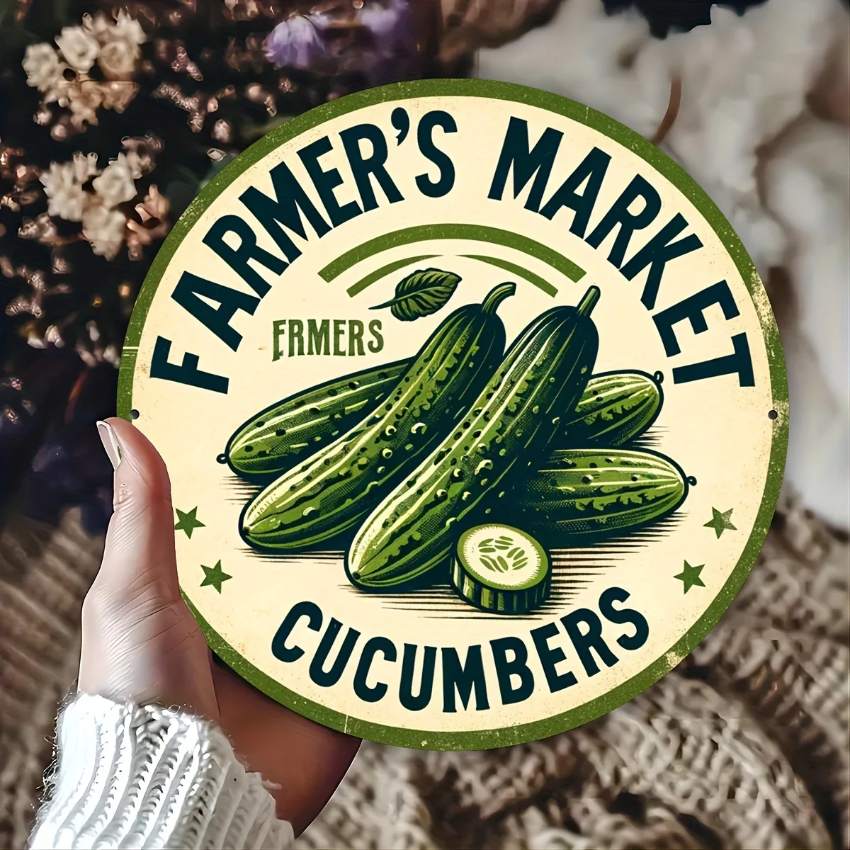 [Retro Vibe] Metallschild „Vintage Farmer's Market Cucumber“, 20,3 x 20,3 cm, runde Retro-Wandkunst für Café, Bar oder Heimdekoration – Waterpro