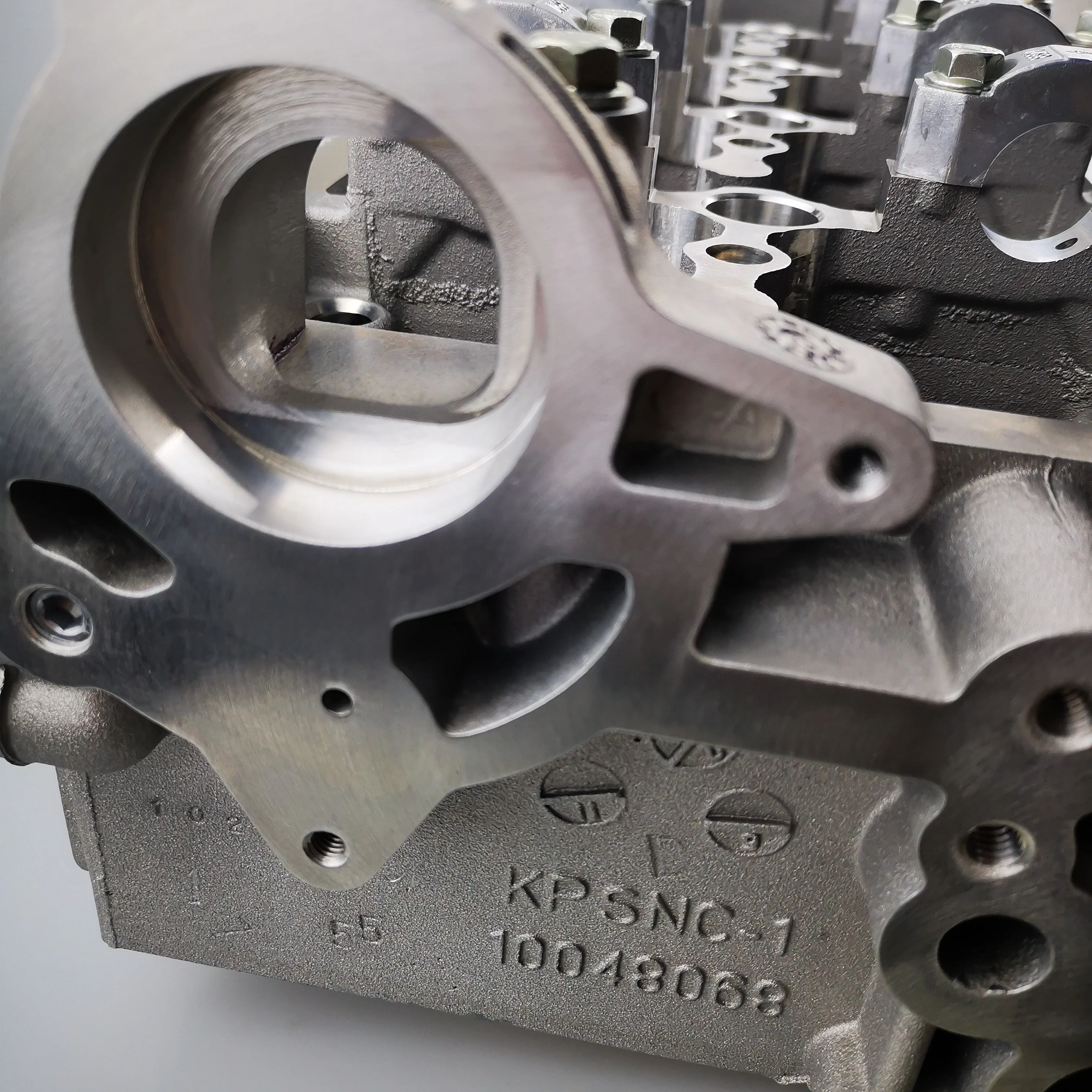 SAIC MAXUS G10 1.9T مكونات رأس الأسطوانة الأصلية 10048066