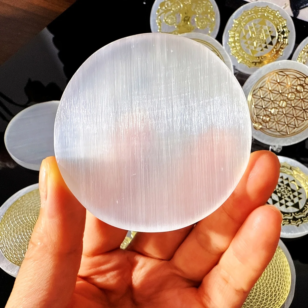 Natural Selenite Quartz Plate Round Stone Coaster Bowl Cushion Pad Polished Crystal Slice for Home Office Desk Decor Gift