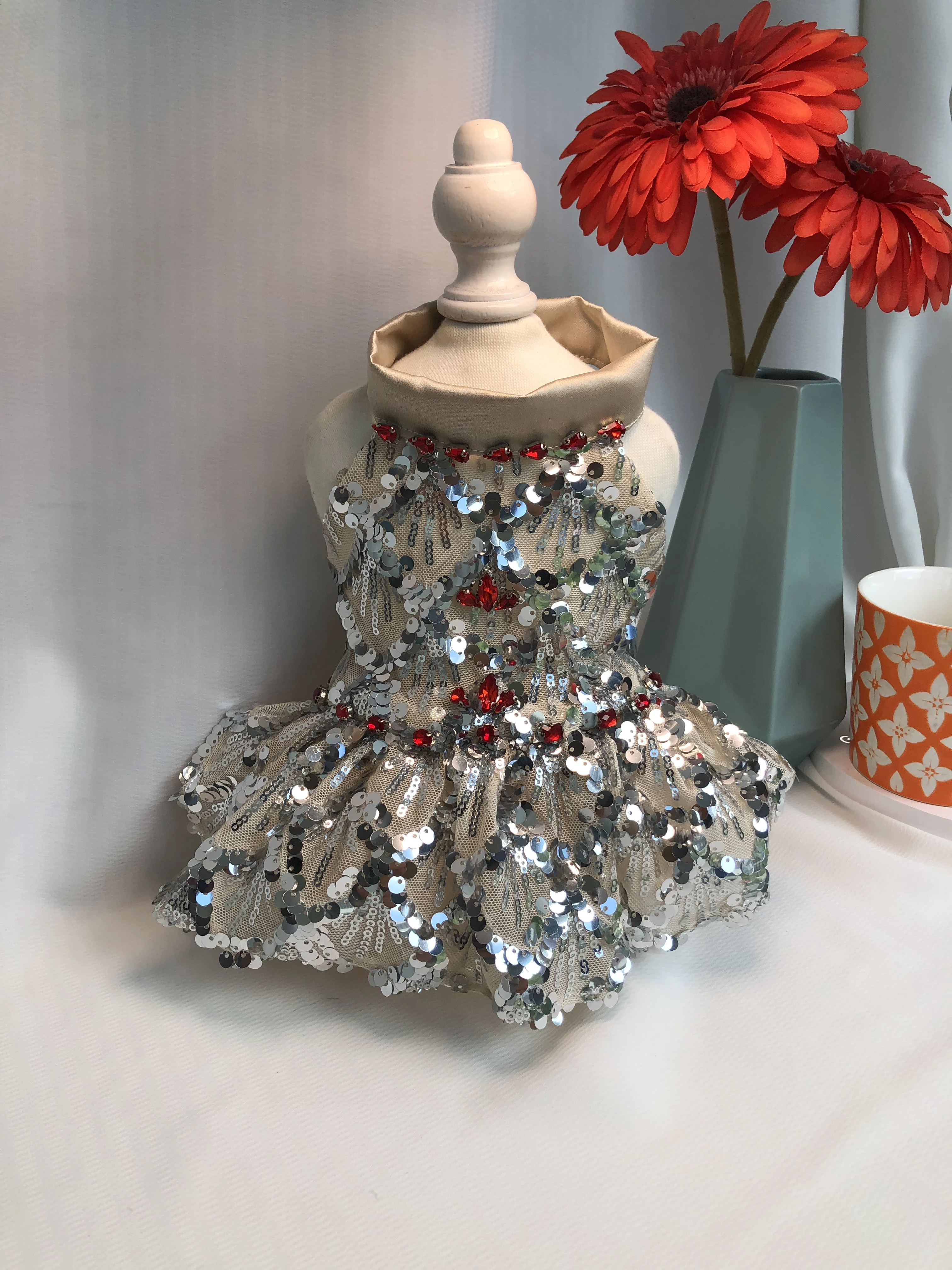 Luxury Handmade Pet Dress Shiny Sequin Beaded Tassel Detailing Silvery Sparkle Party Holiday Outwear for Dogs And Cats