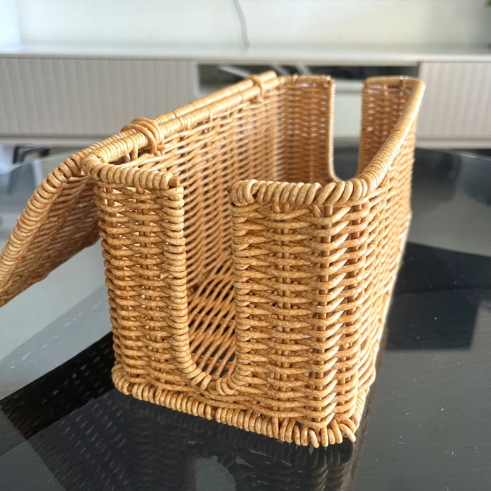 

Корзина-органайзер для кабелей ручной работы с крышкой, имитация ротанга, 2 отверстия, для удлинителей, ТВ, ПК, роутеров, зарядных устройств