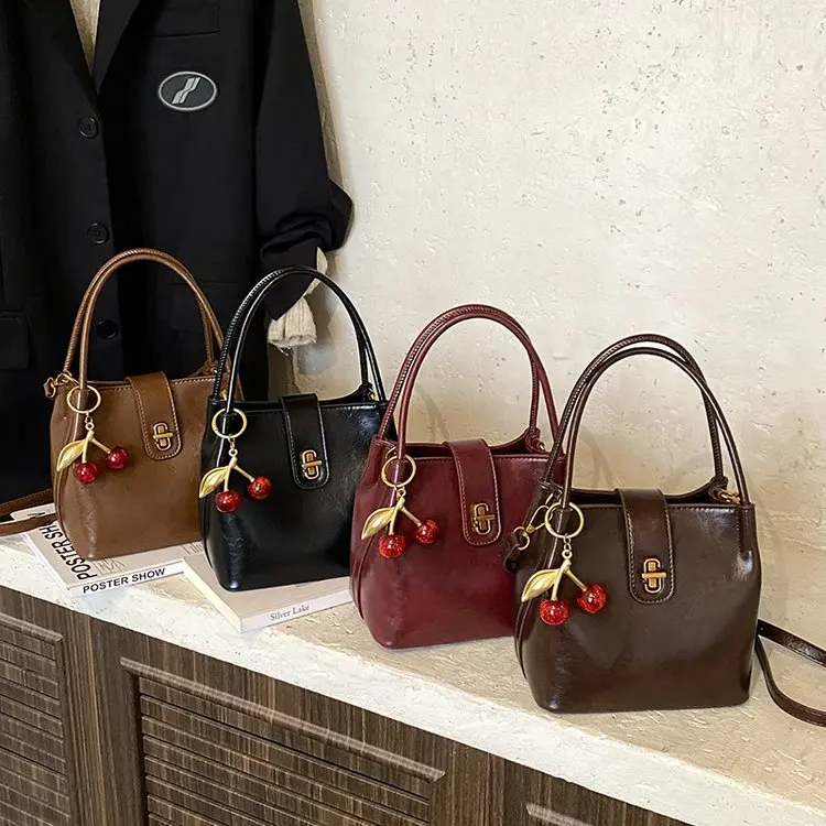 Sac à main haut de gamme pour femmes, petit sac rétro léger de luxe, polyvalent, à la mode, pour les déplacements, nouvelle collection automne/hiver 2026