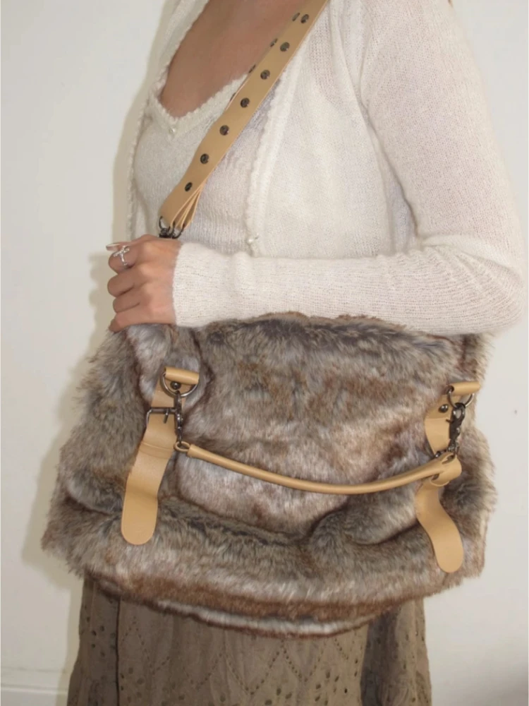 Winter Warm Soft Fluffy Faux Fur Handbag Retro All-Match Brown Plush Shoulder Bag Pu Leather Splicing Rivets Chain Crossbody Bag