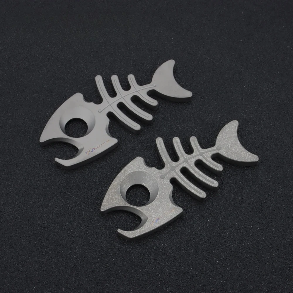 

Многофункциональный брелок в форме рыбьей кости из титанового сплава, открывалка для бутылок, портативное ожерелье, подарок, уличные инструменты EDC