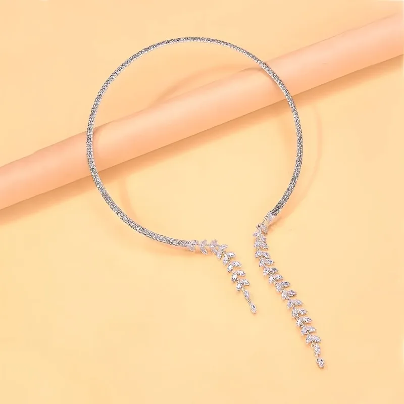Fashionable Leaf Shaped NecklaceExquisite Atmospheric Features Adjustable Is The Best Accessory for Banquet and Dress Necklaces