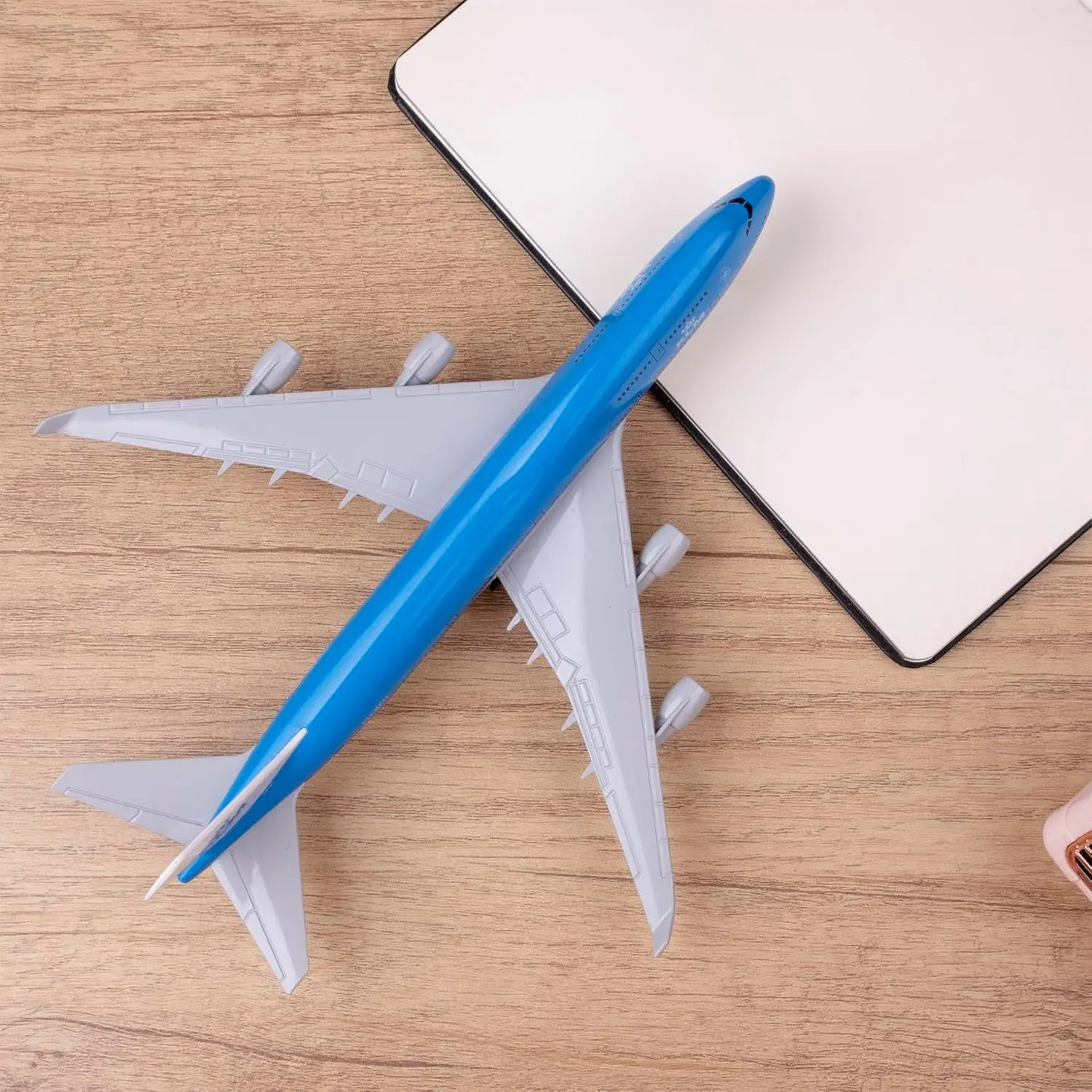 

Модель самолета KLM Airways (Голландия) B747, 20 см, масштаб 1:400, из металлического сплава, с шасси, готовый сувенир для детей