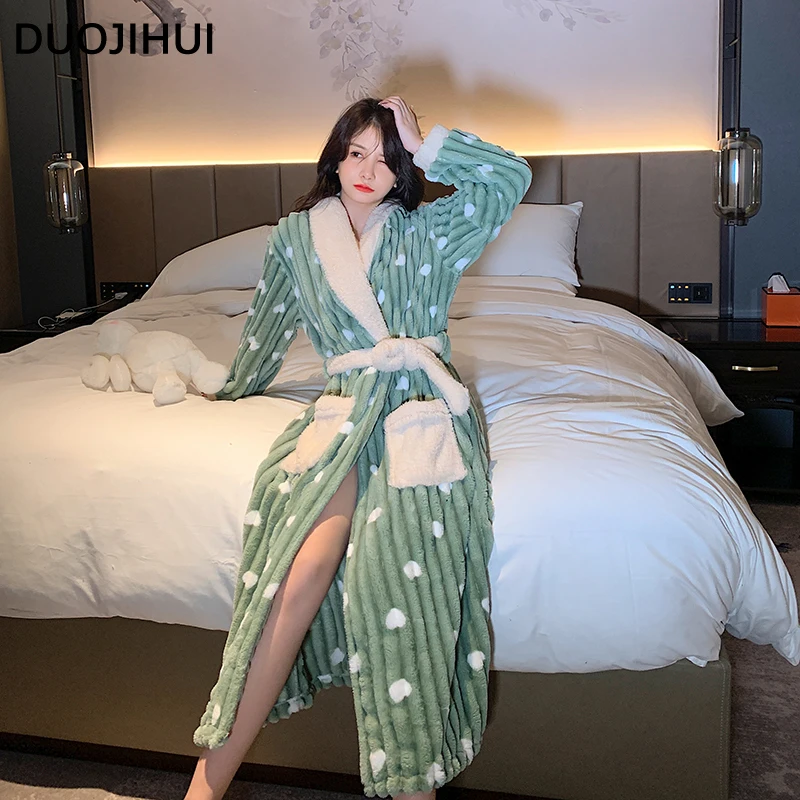 

DUOJIHUI Classic Dot Printing Basic V-neck Women's Nightwear Fashion Winter New Flannel Simple Warm Chic Pocket Female Sleepwear