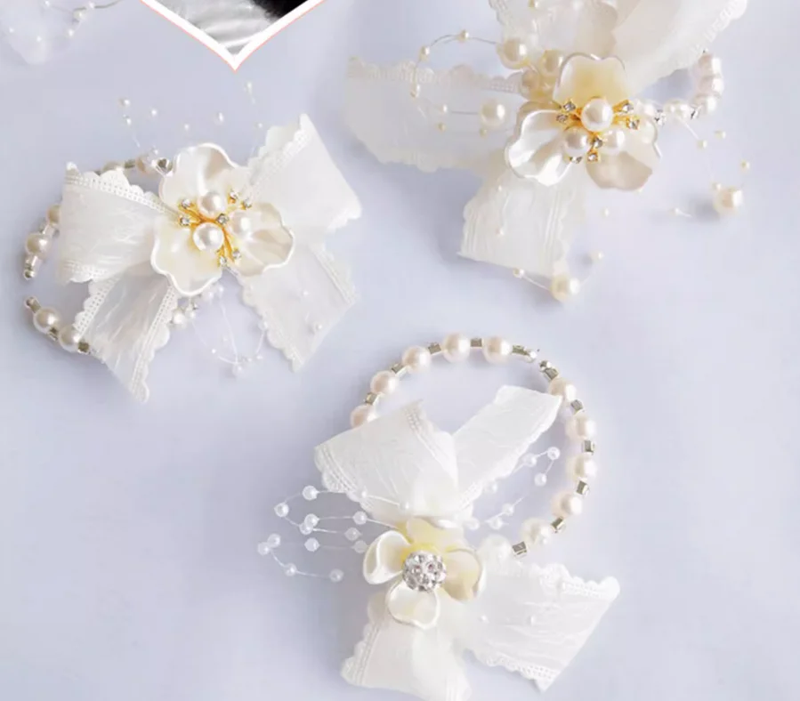 

Beautiful and fresh pearl white magnolia wedding supplies for bridesmaids, wrist corsages, hand corsages, and European-style flo