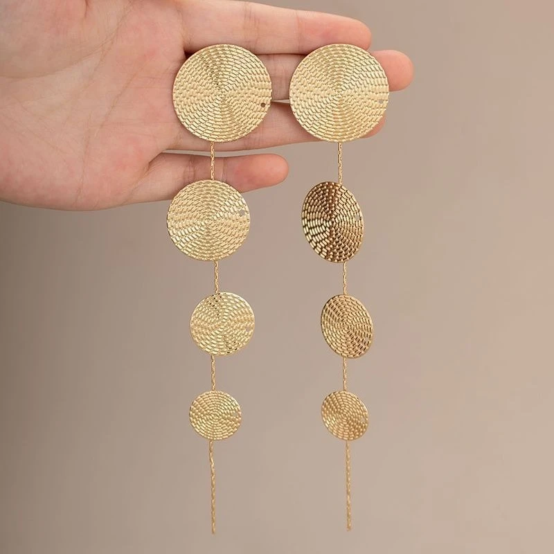 Round Coin Pattern Dangle Earrings for Women Exaggerated Geometric Long Tassel Pendant Earring Trendy Jewelry New Holiday M1