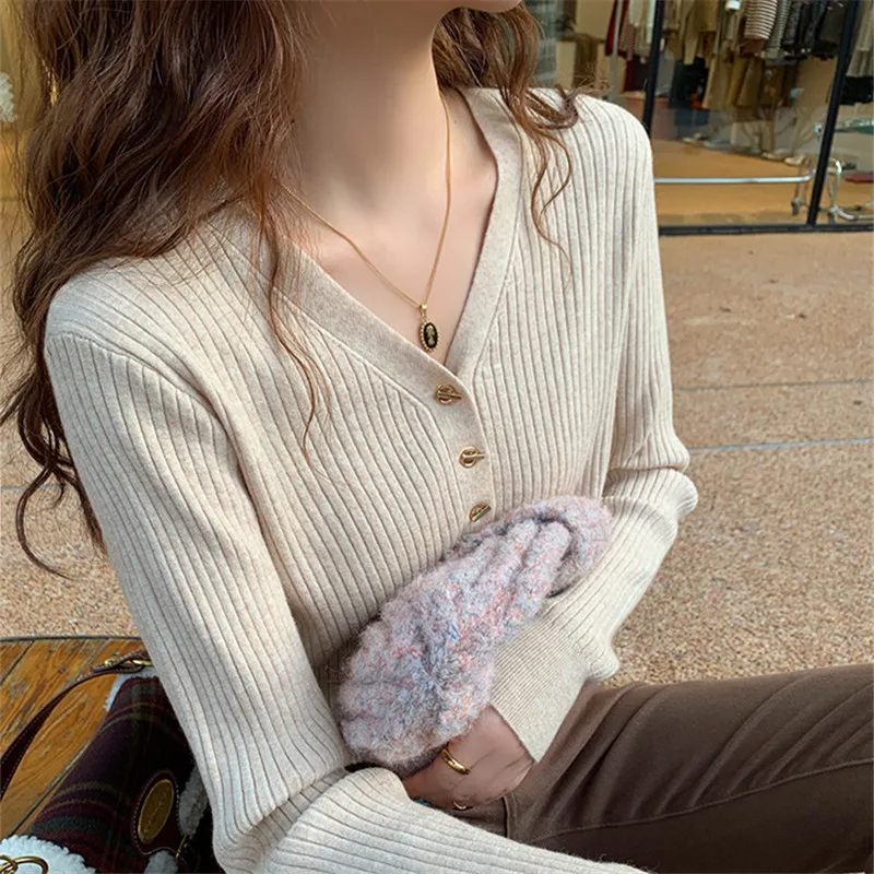 

Japanese and Korean New V-Neck Knitted Sweater Women's Autumn and Winter White Base Shirt Autumn Long Sleeved Top