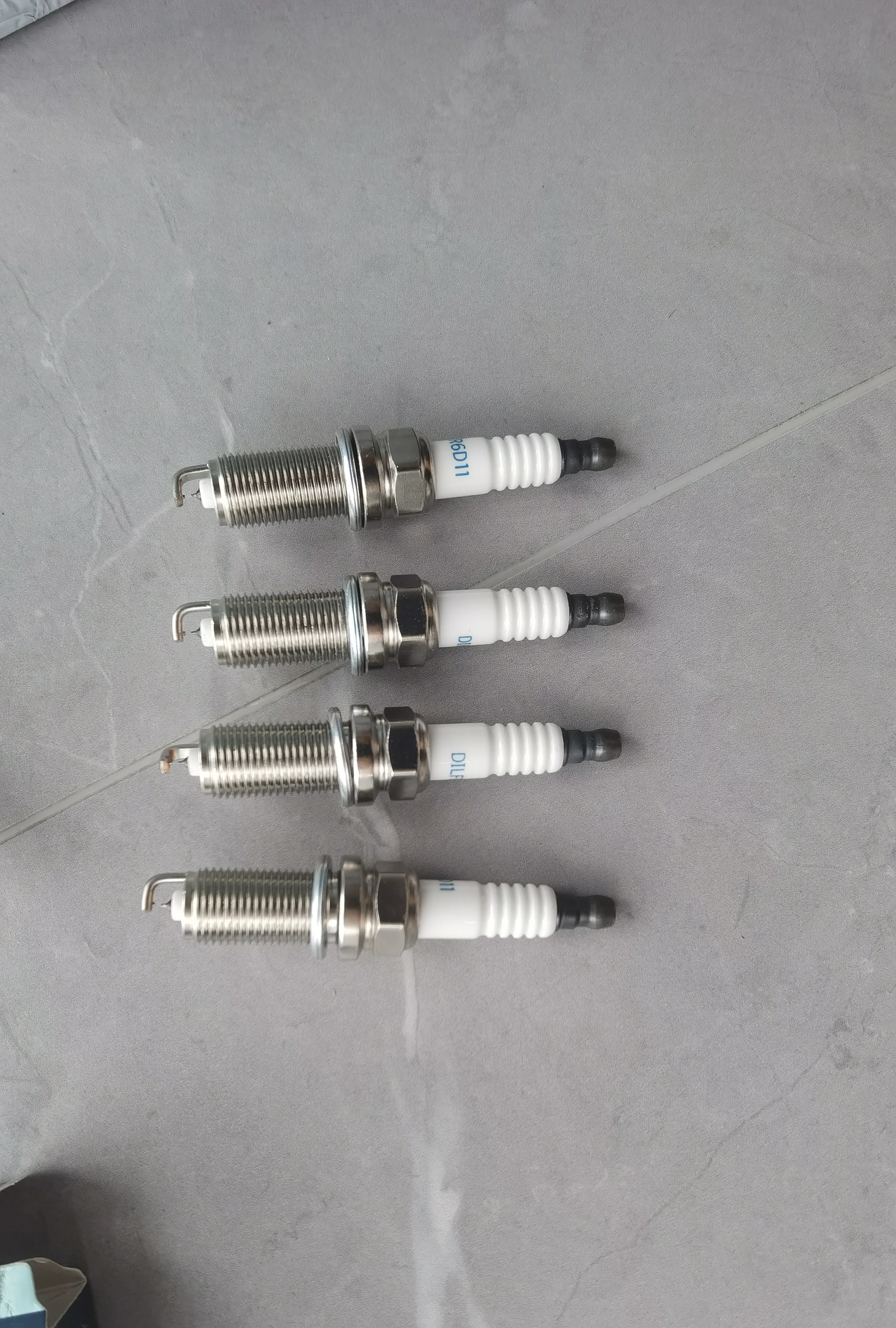 4PCS DILFR6D11 6176 Double Iridium Spark Plugs For Lexus ES GS RX Avalon RAV4 Camry Sienna Highlander DILFR6D11-6176