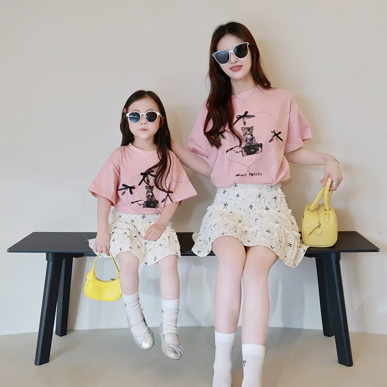 

Baby and Mom Matching Outfit 2024 Summer Korea Style Mother and Daughter Same Pink T Shirts + Lace Skirts Two Piece Sets Clothes