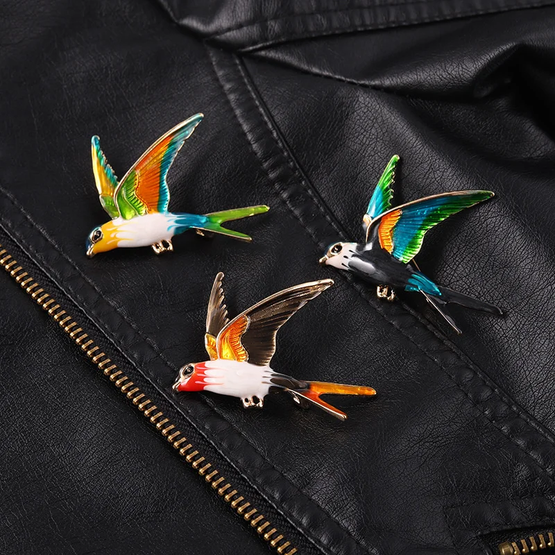 

New cartoon cute creative graffiti bird alloy jewelry brooch three piece set