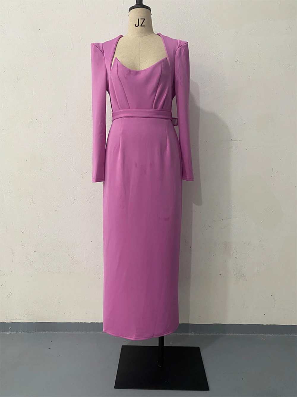 Eye - Catching Midi Gorgeous Evening Dress Satin Sexy Open Back Prom Gown With Long Sleeves Formal Occasions Simple Dresses