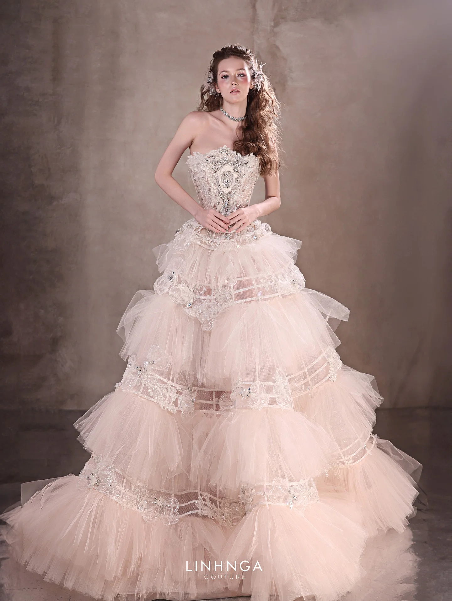 Vestido de noiva romântico em camadas de tule, vestido de noiva com apliques de renda, vestido de chá de panela com cristais brilhantes, 2025